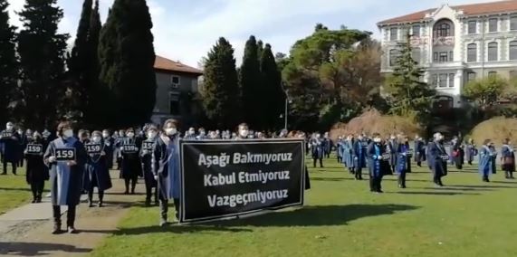 Boğaziçi Üniversitesi hocaları bugün de rektörlüğe sırtlarını döndü!