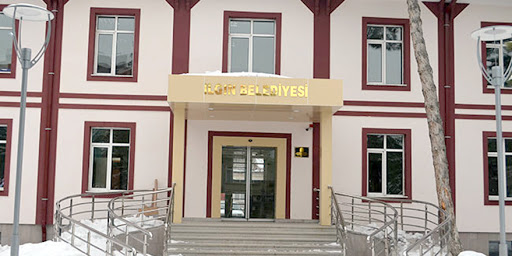 CHP ve İYİ Parti talep etmişti.. AKP’li belediye tabelasına T.C ibaresi!