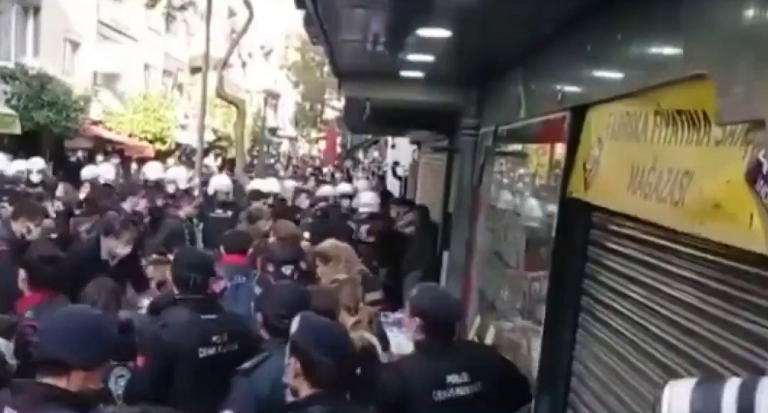 İzmir’de eylemcilere sert müdahale şoku!