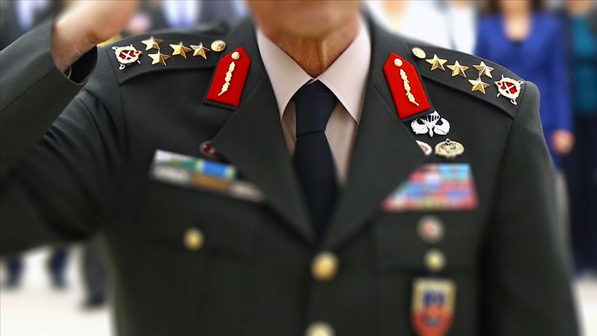 Emekli Tuğgeneral'den flaş itiraf: Teğmen rütbemi Gülen taktı!
