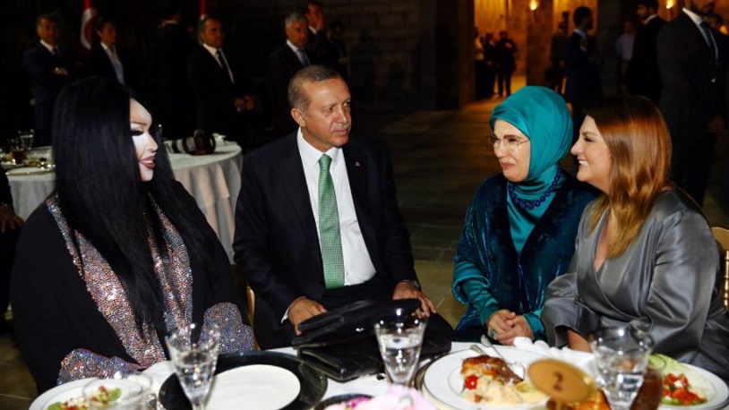 İlahiyatçı Kılıç'tan AKP Hükümeti'ne: "Madem LGBT'ye karşıydınız neden Bülent Ersoy'u iftara çağırdınız?"