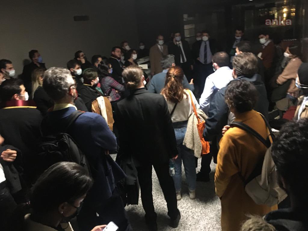 Avukatlar Çağlayan'da öğrencileri alkışlarla karşıladı!