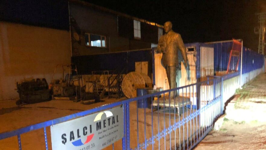 Atatürk heykelini hurdacıya sattılar