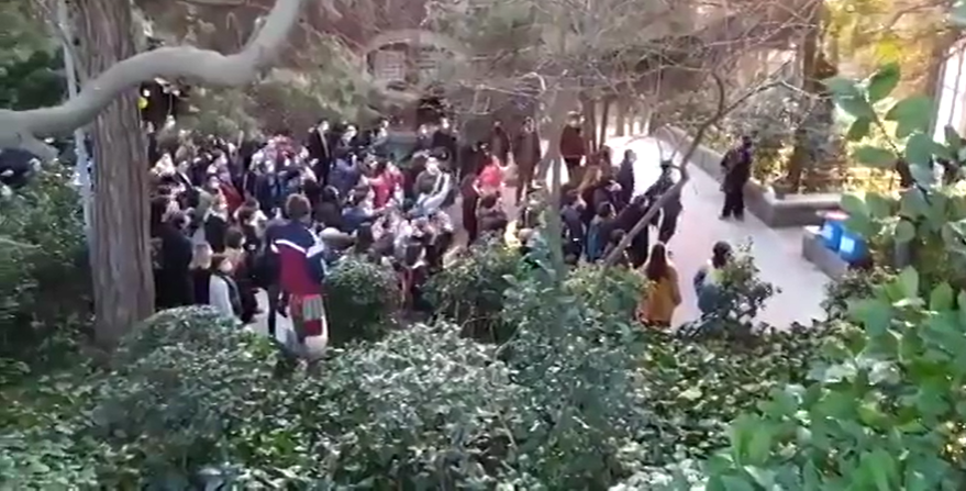 Boğaziçi öğrencileri Rektörlük önünde!