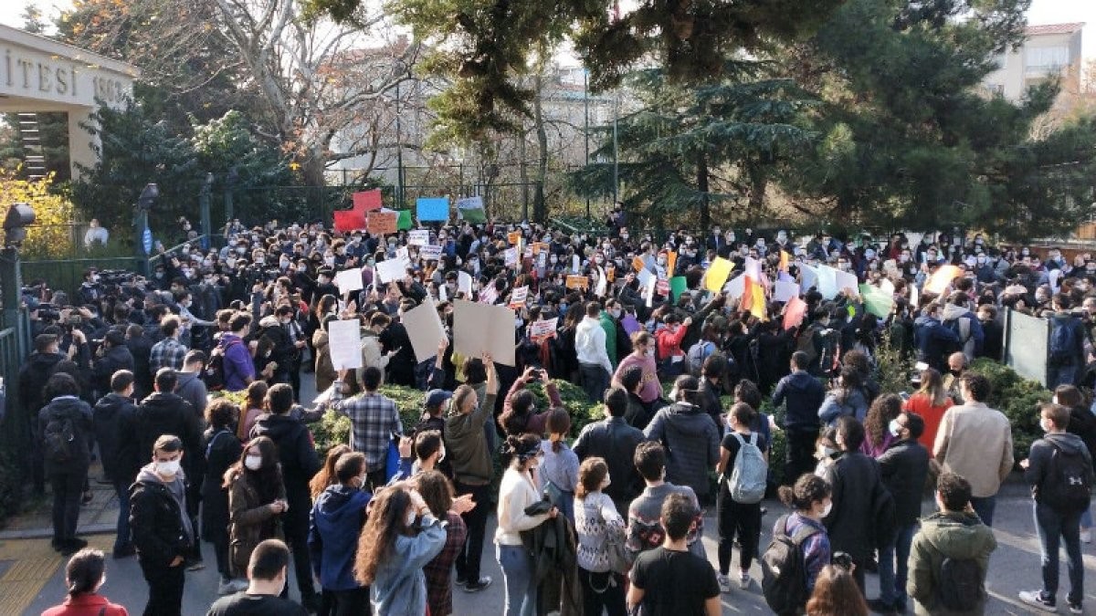 Melih Bulu, Boğaziçi Üniversitesi öğrencilerini şikayet etti mi?
