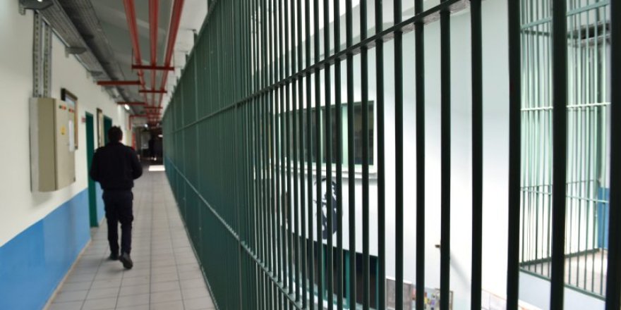 “Siyasi mahkumların cezası çok kitap okuyor diye uzatılıyor”