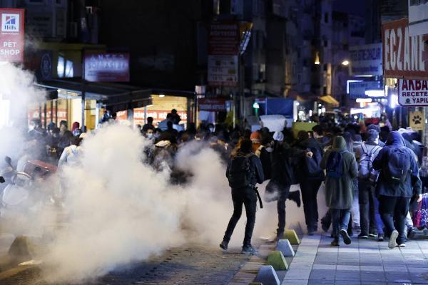 İstanbul Valiliği: 65 kişi gözaltına alındı