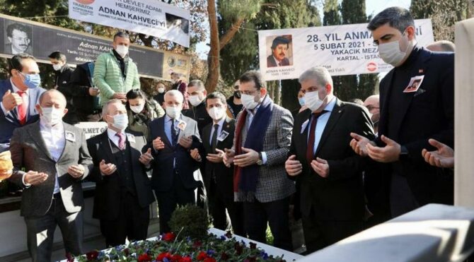 İmamoğlu, Adnan Kahveci'yi mezarı başında andı