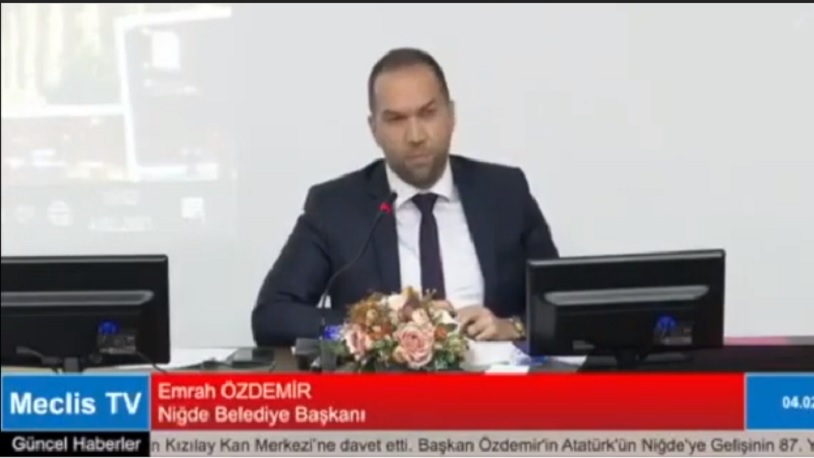 AKP'li Başkan Emrah Özdemir, CHP'li üyenin sözünü kesti