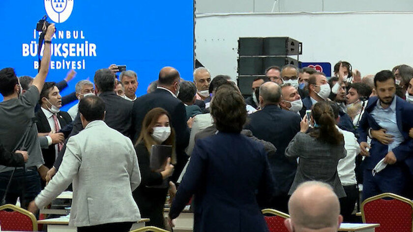 İBB Meclisi’nde bir gerginlik daha: AKP ile İYİ Parti arasında şok arbede!