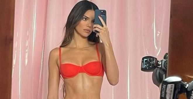 Kendall Jenner'dan iç çamaşırlı pozlar!