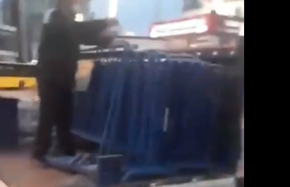 AKP’li belediye, İBB’nin Halk Ekmek büfesini yerinden kaldırdı!