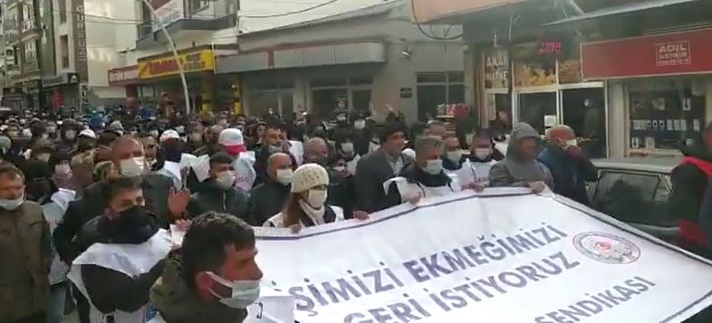 İşten çıkarılan 700 işçi Menemen'de yürüdü!