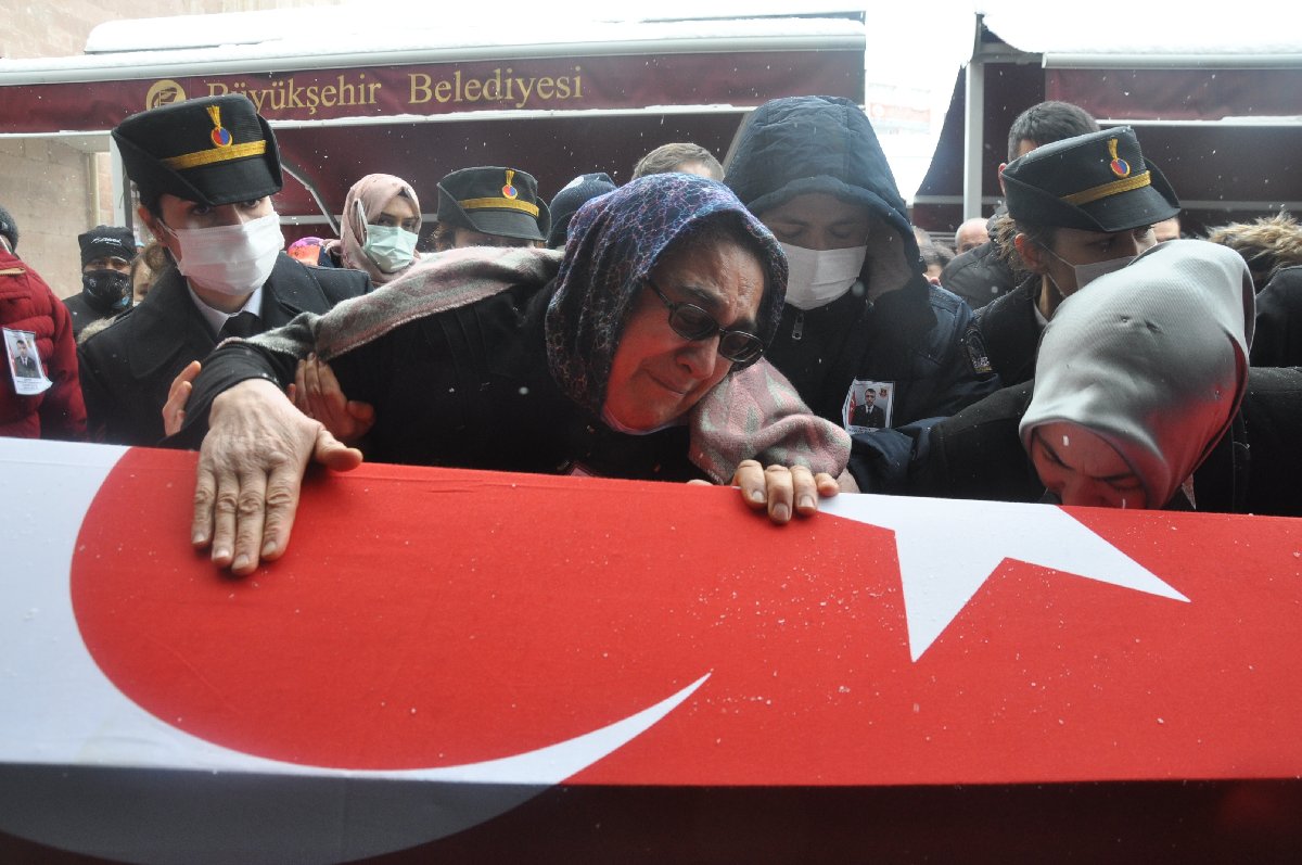 Erdoğan'ın kongre sırasında aradığı şehit annesi: "Gelişigüzel aradı ve konuştum"