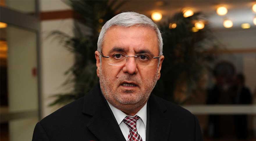 AKP'li Mehmet Metiner'den şaşırtıcı açıklama: "Türkiye'de demokrasi eksikliği yok, fazlalığı var!"