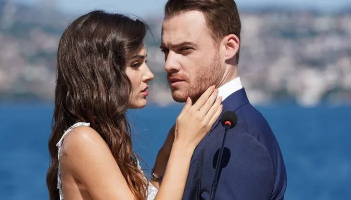 Hande Erçel ve Kerem Bürsin birlikte mi yaşıyor?