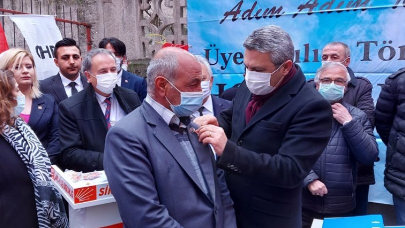 CHP'ye 465 yeni üye! Düzenlenen törende rozetler takıldı