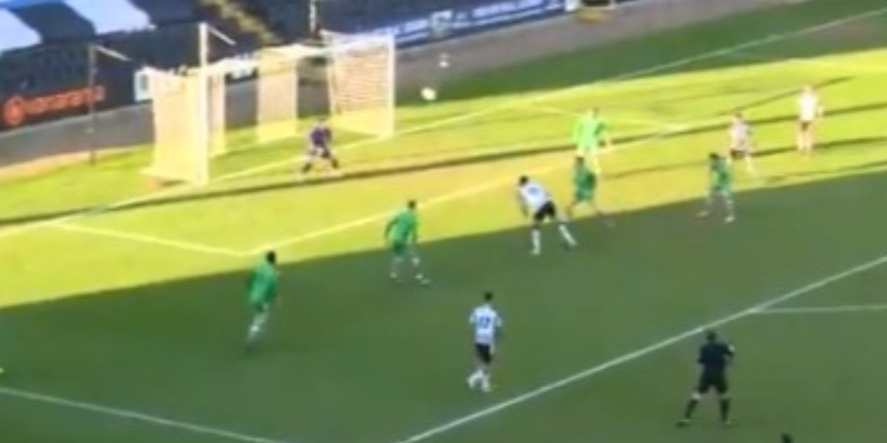 Böyle gol olur mu demeyin! Ödüllük gol attı spiker kendinden geçti