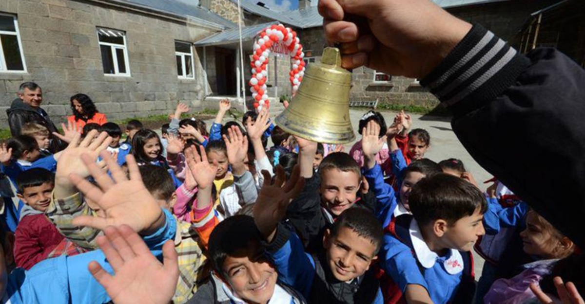Milli Eğitim Bakanlığı açıkladı: Yüz yüze eğitim bugün başlıyor! Renk haritasına göre okullar nasıl açılacak?