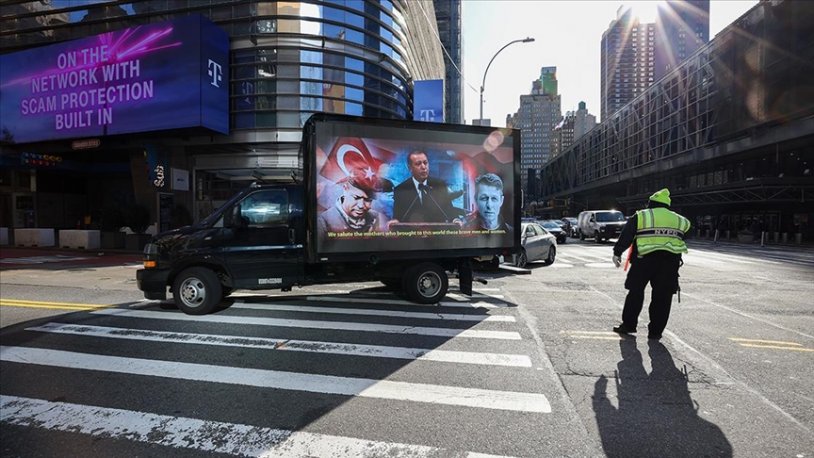 'Stop Erdogan' reklamına karşı dijital ekranlı kamyonet