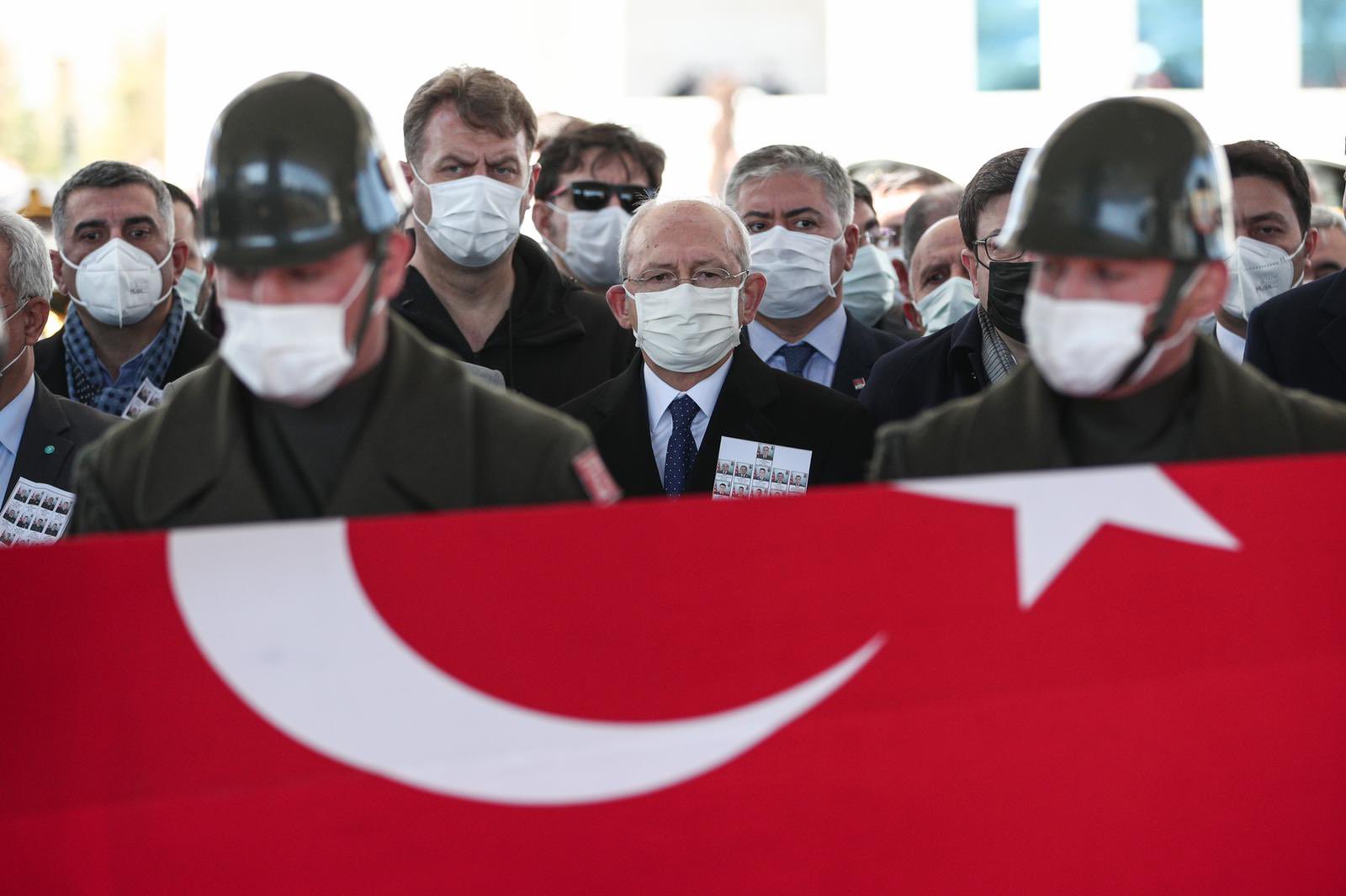Kılıçdaroğlu Bitlis şehitlerinin cenaze törenine katıldı