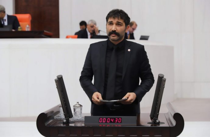 Barış Atay'dan, Özdemir Erdoğan'a: "Çocuk istismarı kendisiyle başladı herhalde..."