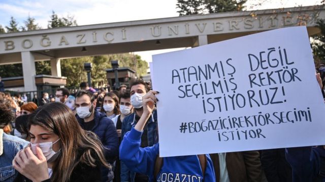 Yer: Boğaziçi Üniversitesi Rektörlüğü... Olay: Twitter hesabı askıya alındı...