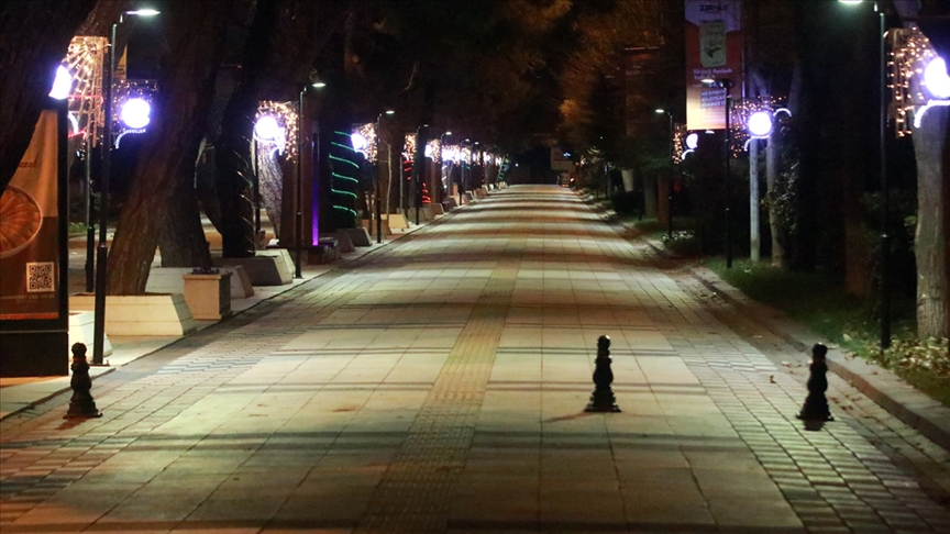 32 saatlik kısıtlama başladı! Hangi iller yüksek ve çok yüksek riskli iller arasında?