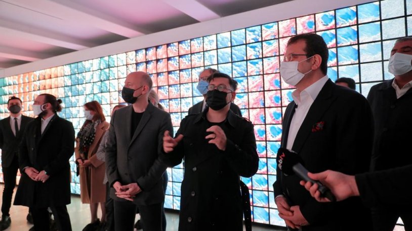 İmamoğlu'ndan, Refik Anadol’un sergisine ziyaret