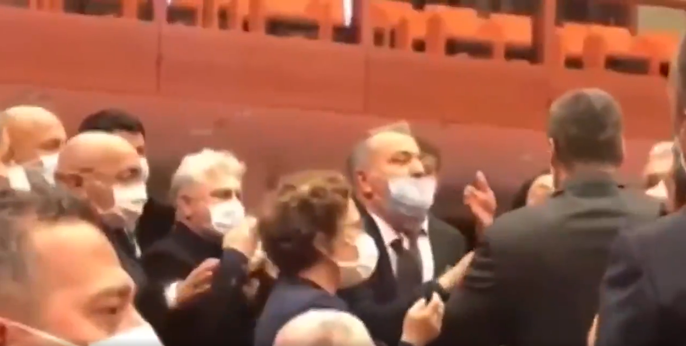 TBMM'de skandal! AKPli Özalan, Gergerlioğlu'nu zorla dışarı çıkarmaya çalıştı!