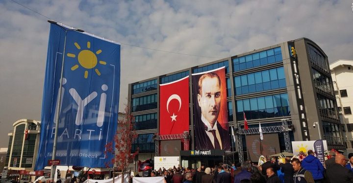 Doların rekora koşmasına İYİ Parti'den ilk yorum: "Bıkmadınız mı?"