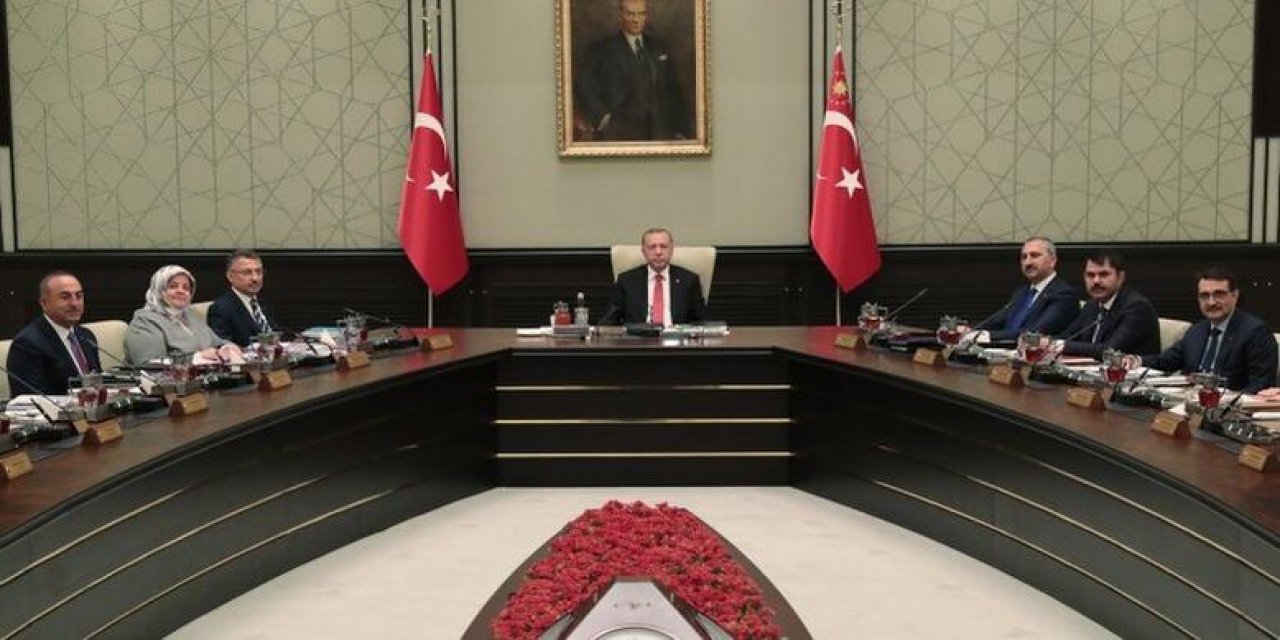 CNN Türk canlı yayınında bomba açıklama: '6-7 bakanın değişmesi bekleniyor’