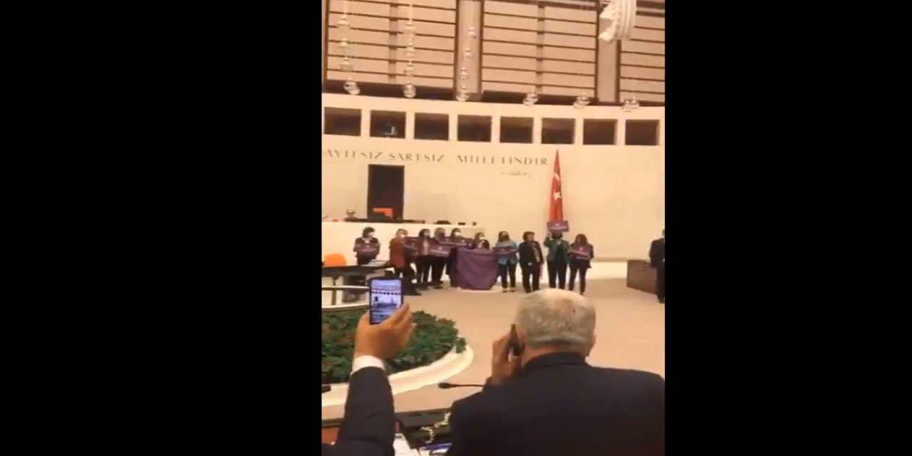CHP’li kadın vekillerden Meclis’te İstanbul Sözleşmesi protestosu