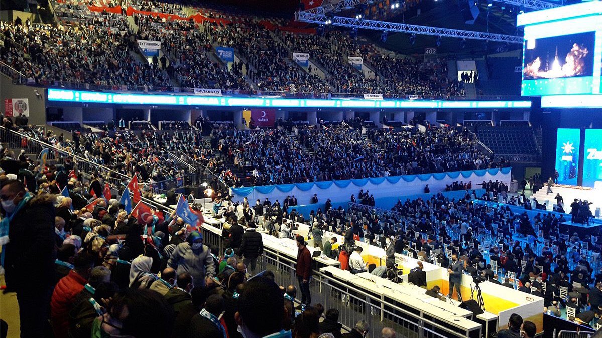 İşte sosyal mesafesiz 'lebaleb' dolu AKP 7.Olağan Büyük Kongresi'nden o görüntüler!