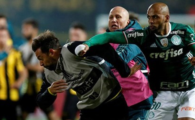 Felipe Melo sahada savaş çıkarttı