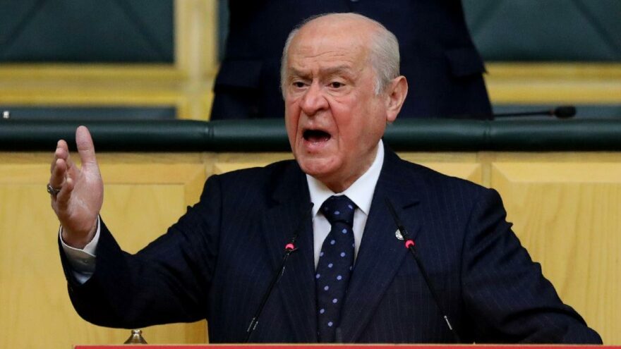 Tek tek isim verdi... Devlet Bahçeli o gazetecileri hedef gösterdi!