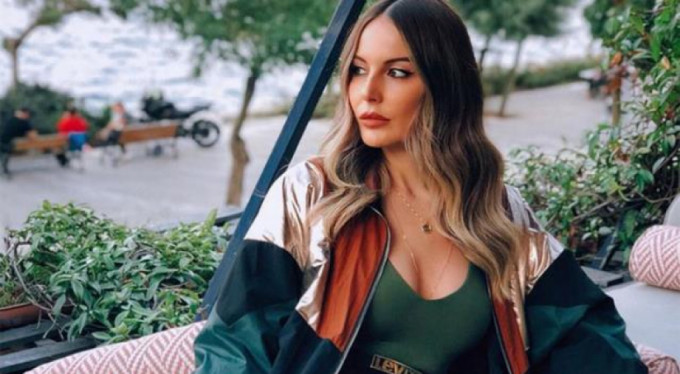 Hande Sarıoğlu'ndan bu kez de canlı yayında mezdeke!