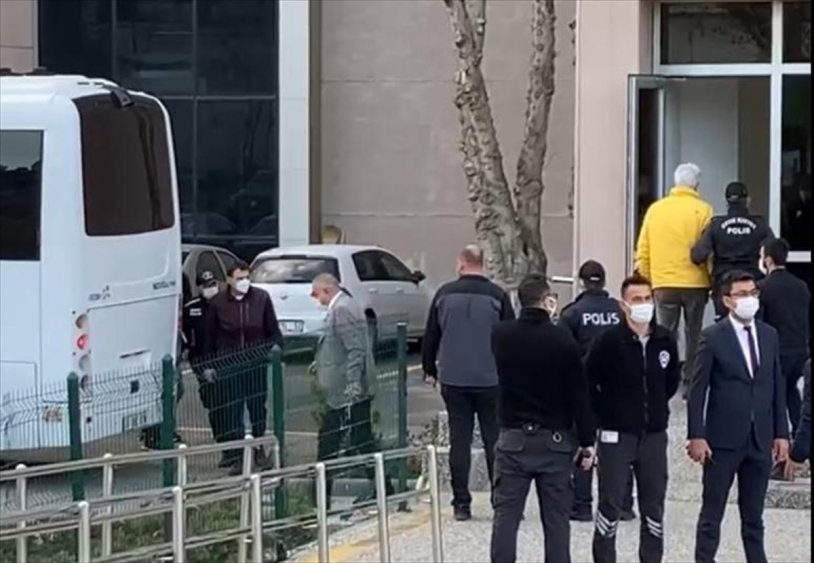 İşte emekli amirallerin adliyeye getiriliş anı!