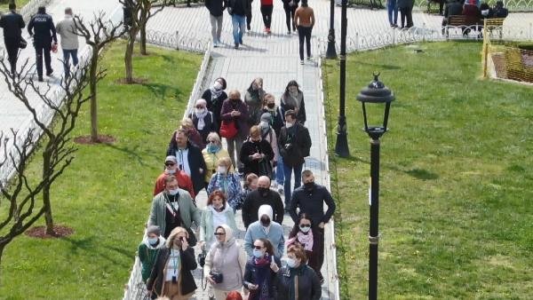 Türk halkı evde, turistler Sultahahmet'te! Sıfır sosyal mesafeli gezi...