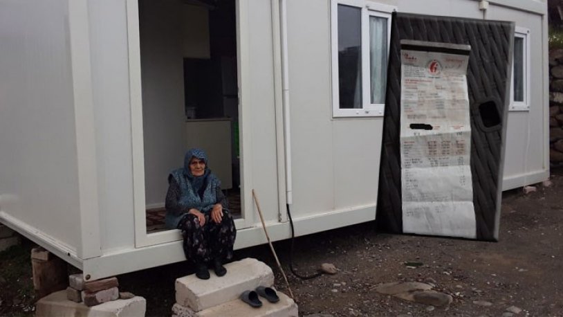 93 yaşındaki depremzede Müşerref Yardaş’ın elektriğini kestiler!