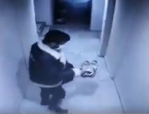 Çuval Çuval ayakkabı çaldı... Kameralara işte böyle yakalandı!