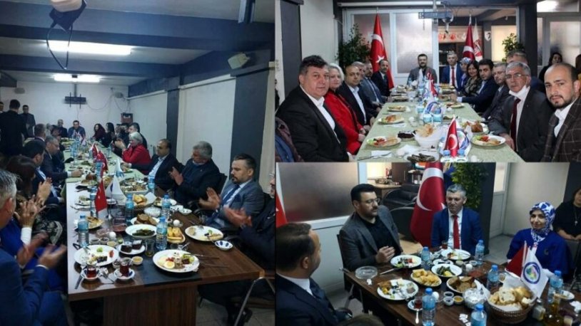 AKP 'lebaleb' buluşmalara devam ediyor... Önce kongre ve toplantı şimdi de kalabalık kahvaltı!