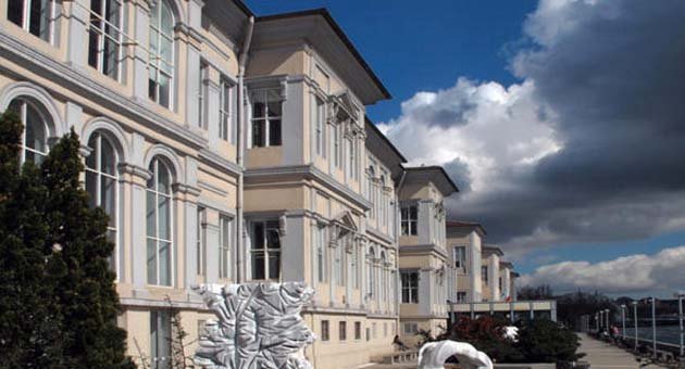 Mimar Sinan Güzel Sanatlar Üniversitesi de vakıflara devredilenler arasına girdi