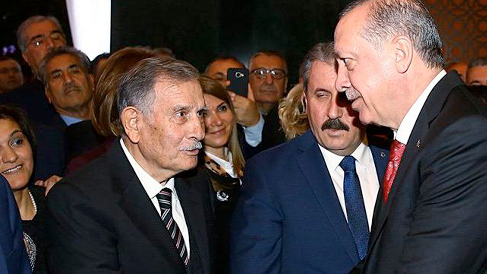 Eski başbakan Yıldırım Akbulut yaşamını yitirdi