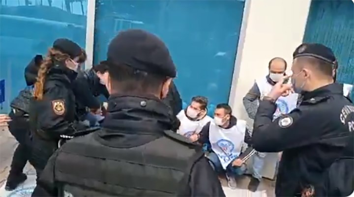 Direnen PTT emekçileri gözaltında!