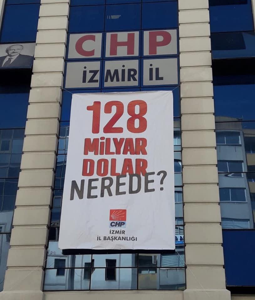 CHP İl Binasına asılmıştı: O pankart vinçle indirildi