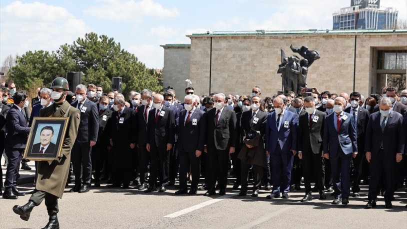 Eski Başbakan Yıldırım Akbulut'a son yolculuğunda TBMM'de tören