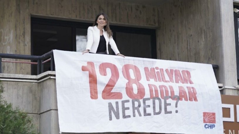 '128 milyar dolar nerede?' pankartı asan avukattan polislere sert tepki!