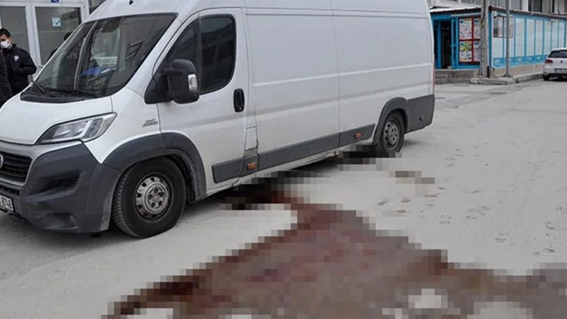 Park halindeki araçtan sızan kan olay yarattı