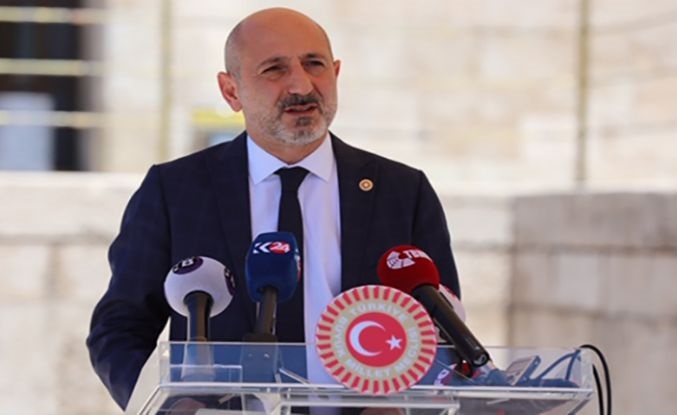 “Sattın mı, satmadın mı?” Öztunç’tan, ısrarlı istifa çağrısı